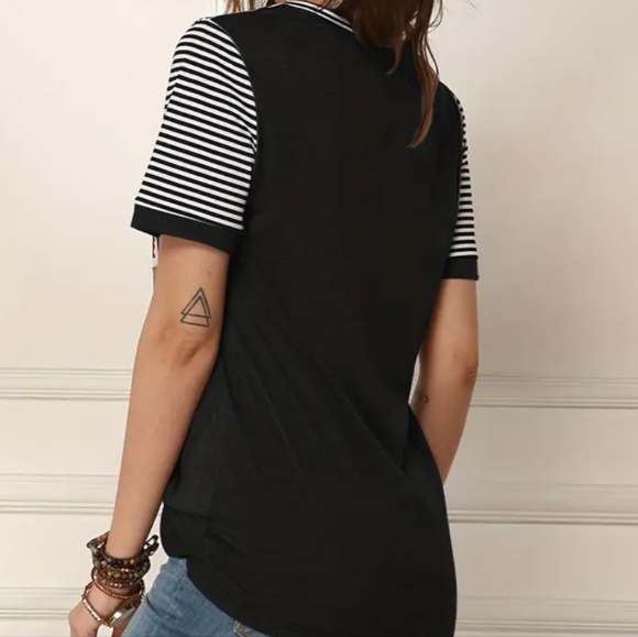 Black Side Knot Print Top - Picture 2 of 3